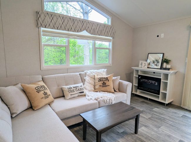 General Coach Flexton Waterfront Cottage