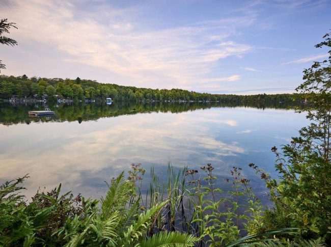 General Coach Flexton Waterfront Cottage