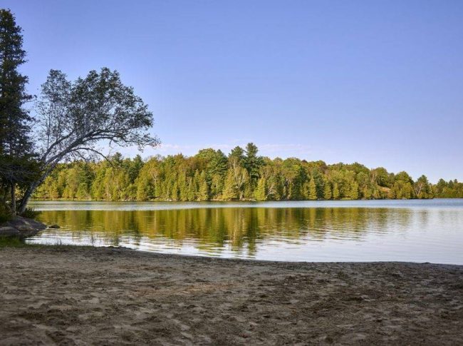General Coach Flexton Waterfront Cottage