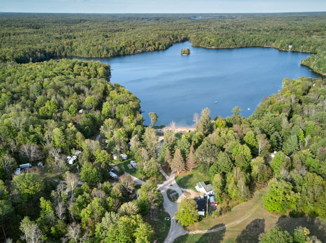 General Coach Flexton Waterfront Cottage