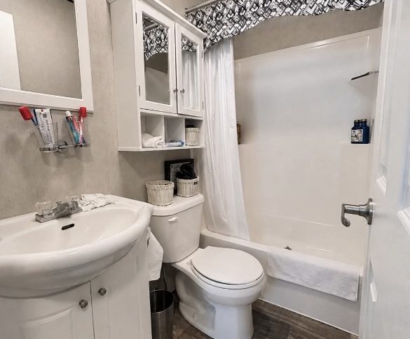 3 BEDROOM WATERFRONT COTTAGE IN LINDSAY ONTARIO
